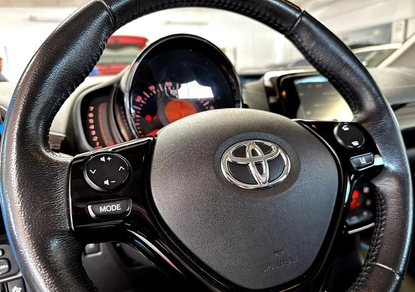 Toyota Aygo cena 38900 przebieg: 79900, rok produkcji 2015 z Prochowice małe 191